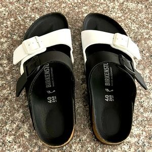 NWOT black and white women’s Birkenstock sandals